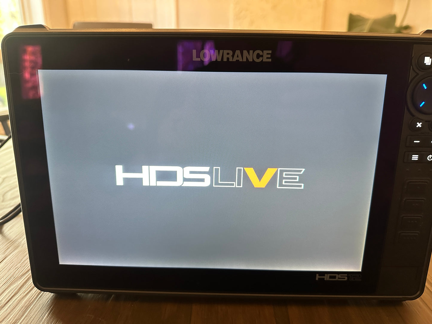 used Lowrance HDS12 Live MG Marine Tech used Lowrance HDS12 Live MG Marine Tech